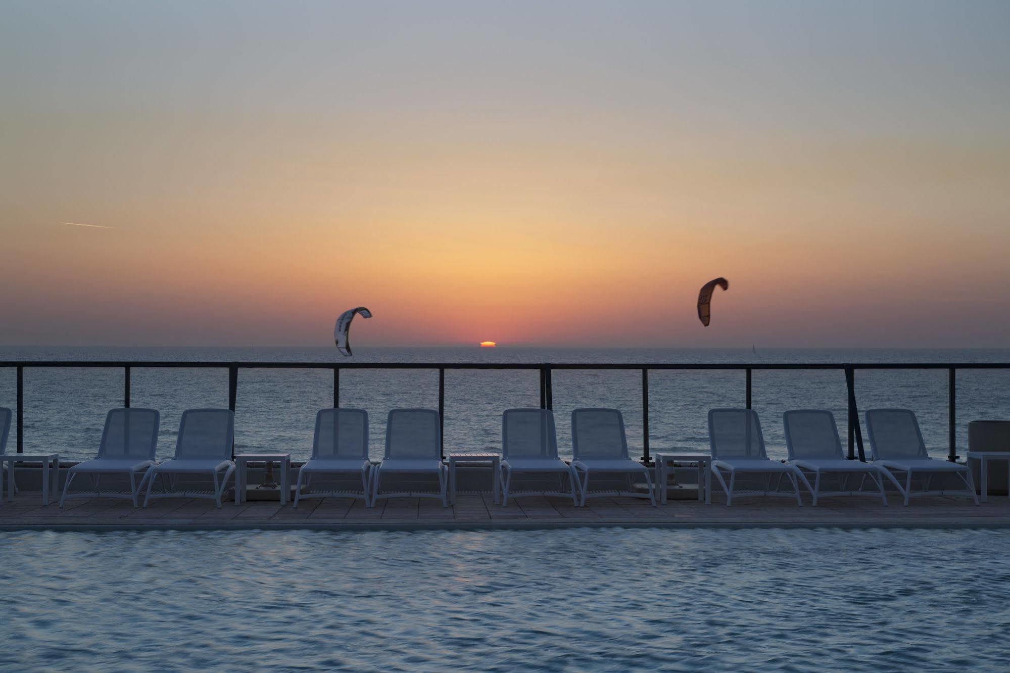 Okeanos Suites Herzliya Hotel by Herbert Samuel Exterior foto
