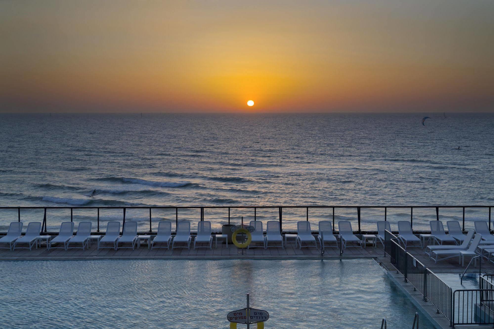 Okeanos Suites Herzliya Hotel by Herbert Samuel Exterior foto
